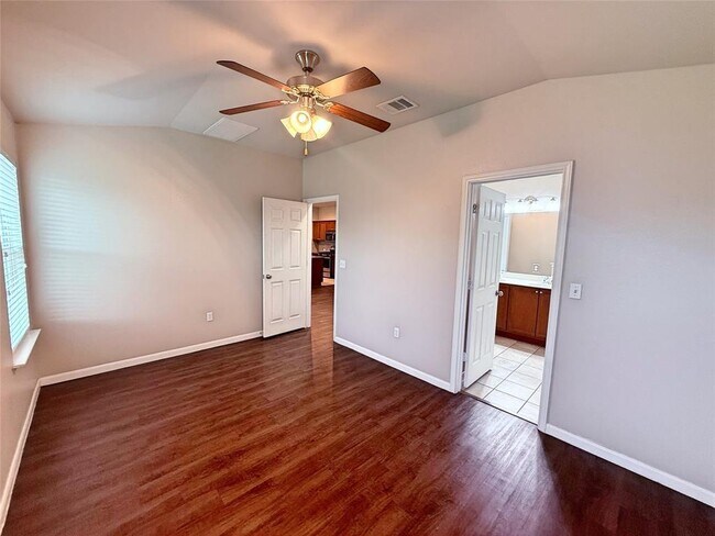 Building Photo - 545 Goddard