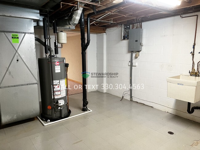 Building Photo - 931 Trimble Dr