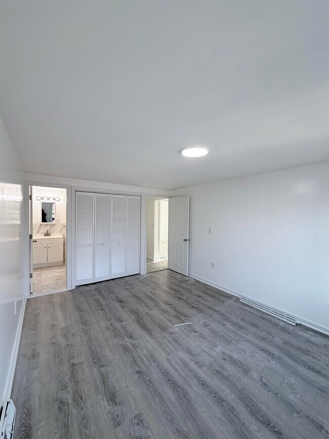 Building Photo - 5 Chopin Ct