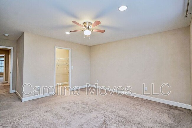 Building Photo - 213 Bell Heather Ln