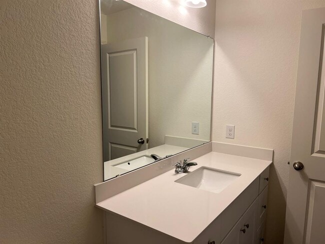 Building Photo - 624 Gemsbok Dr