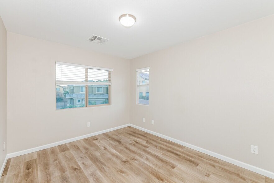 Building Photo - 196 Broken Putter Way