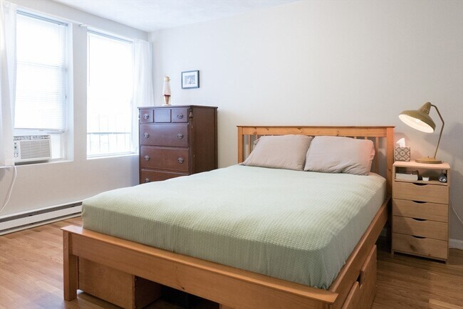 Building Photo - 166 Cottage St