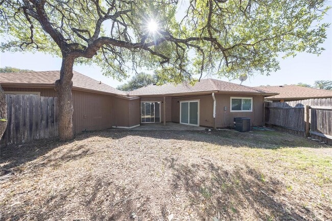 Building Photo - 11 Deerfield Dr