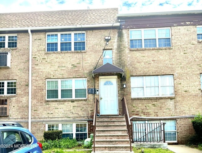 Building Photo - 3 College Dr
