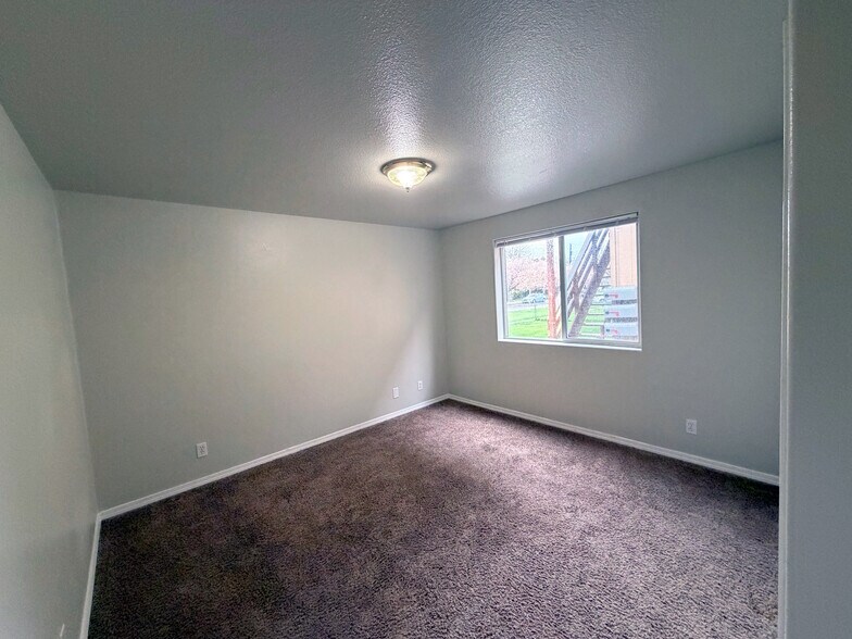 Building Photo - 1047 8th Ave