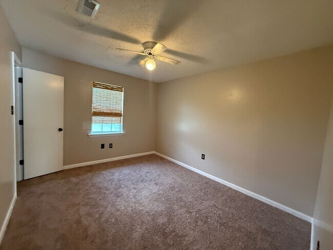 Building Photo - 3313 Camak Dr