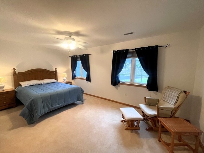 Building Photo - Furnished Second Floor Condo - Williams Bay