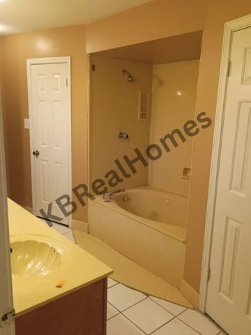 Building Photo - 5791 Plum Valley Dr