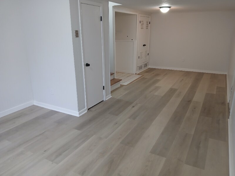 Building Photo - 1703 W Oak Ave