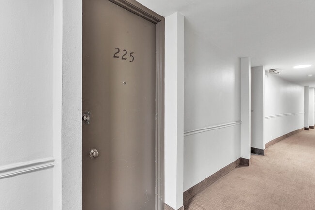 Building Photo - 3050 Rue D’Orleans