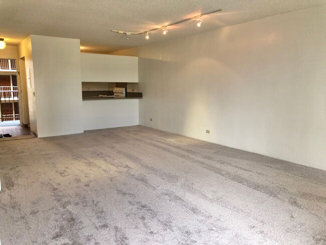 Building Photo - Park at Pearlridge! 2 bdrm, 2 bath, covere...