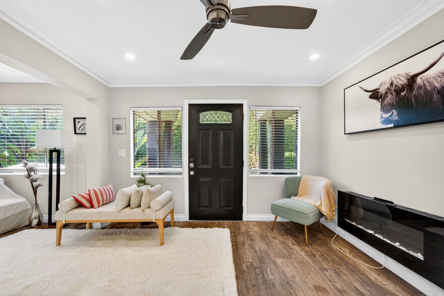 Building Photo - 1200 Tamarind Ave