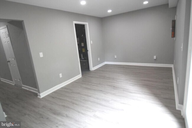 Building Photo - 1029 Kings Ct