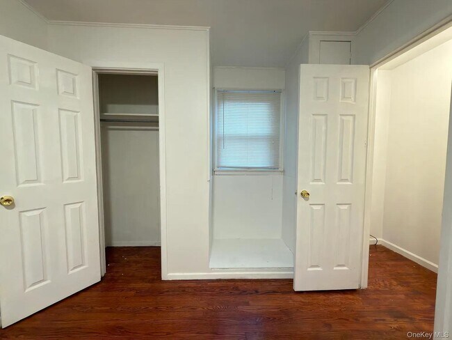 Building Photo - 18 Bedford Ave