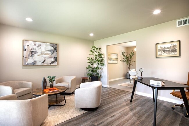 Building Photo - 2011 Malvern Hill Dr