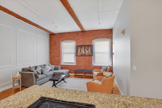 Building Photo - 222 Williams St E