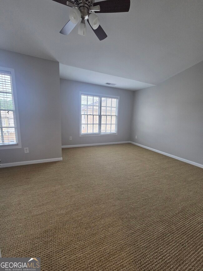 Building Photo - 2720 Beynon Ln NE