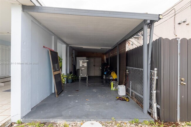 Building Photo - 3925 SW 88th Pl