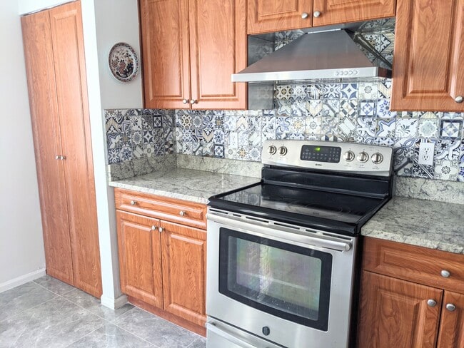 Building Photo - 22889 Sterling Lakes Dr