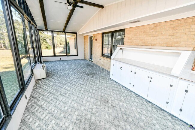 Building Photo - 467 SR 96