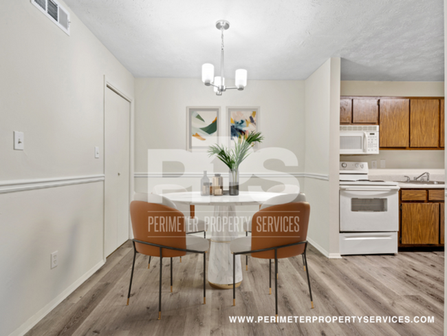 Building Photo - FULLY RENOVATED UNIT!!! WITH ONE MONTH REN...