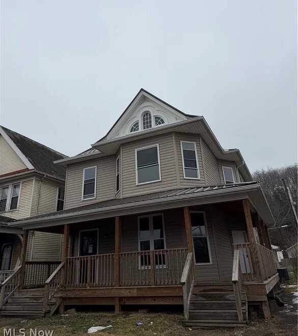 Building Photo - 729 Putnam Ave