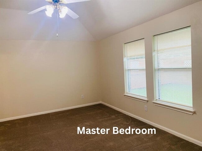 Building Photo - 12118 Green Trails Dr