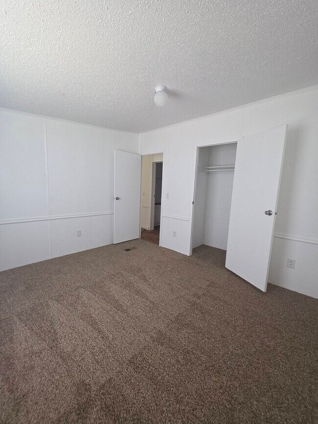 Building Photo - Ready to Move in