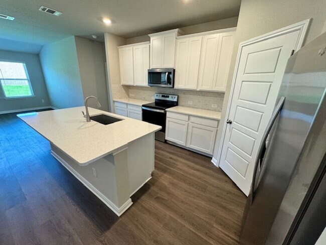 Building Photo - Bedroom Home with Quartz Counters, Appliances & Covered Patio in New Braunfels