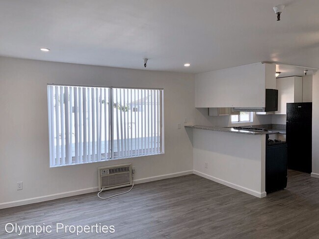 Building Photo - 3746 Mentone Ave
