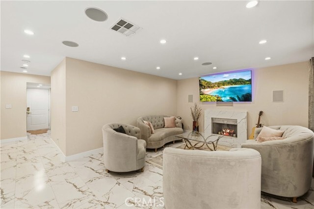 Building Photo - 4561 Grandview Dr