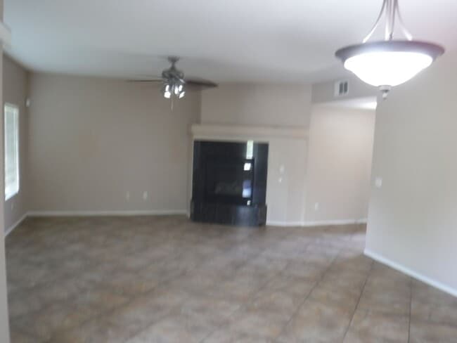 Building Photo - 1500 SQUARE FEET, 2 BED, 2 BATH AND 2 CAR GARAGE
