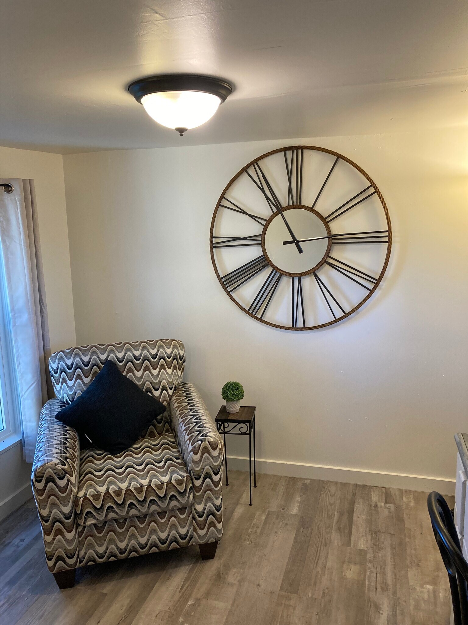 Building Photo - 405 W Aspen Ave