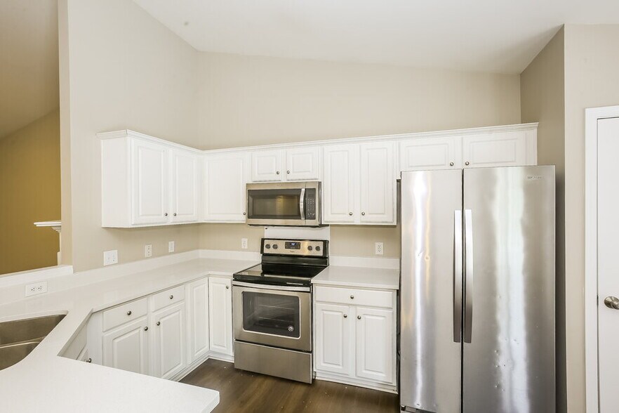 Building Photo - 3037 Old Ironside Dr