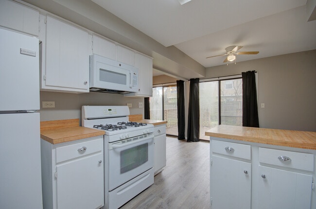 Building Photo - 304 Walnut Cir