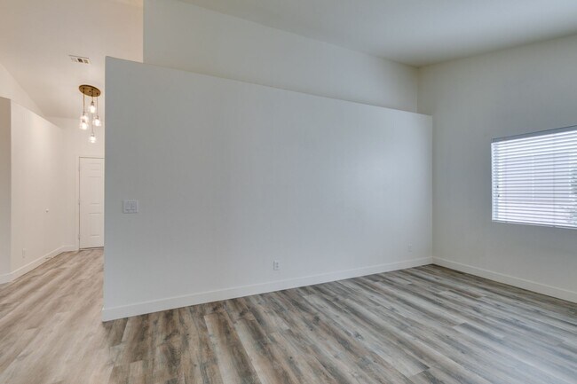 Building Photo - Single story home - NO HOA