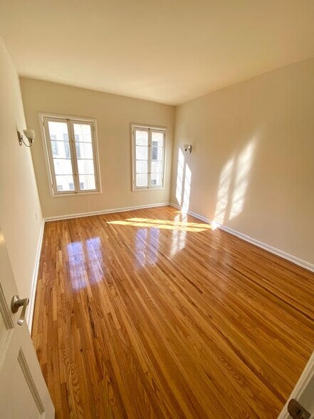 Building Photo - 8352 Fountain Ave