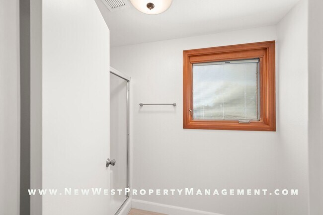 Building Photo - Renovated Poway 5-Bedroom, Available Now! ...