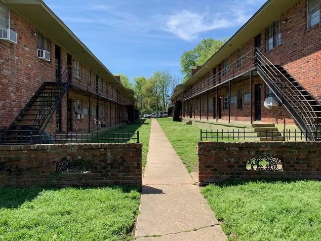 Building Photo - 607 E McLemore Ave