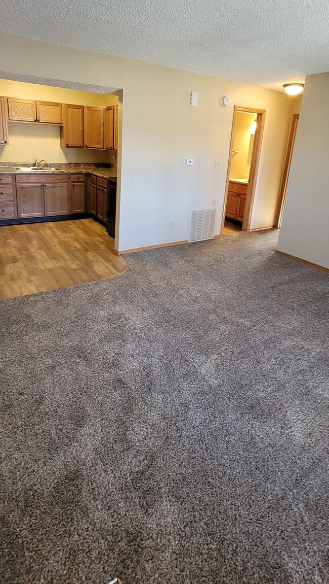Building Photo - 1637 Carriage Hill