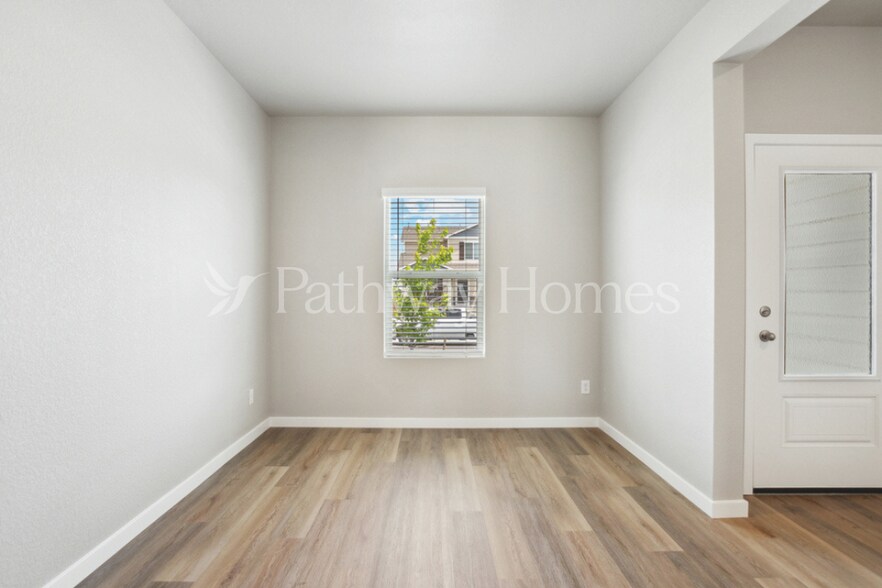 Building Photo - 963 Cascade Falls St