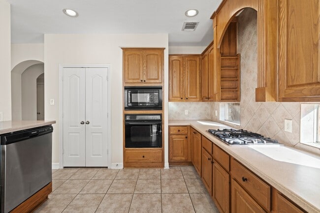 Building Photo - 5819 Brook Bend Dr