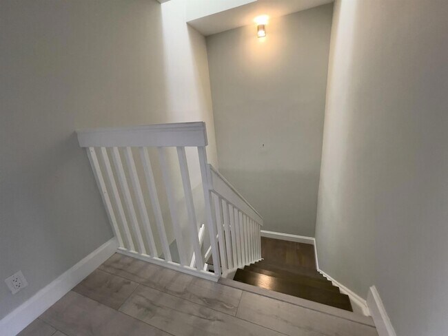 Building Photo - 6817 Via Regina