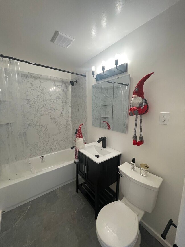 Building Photo - AVAILABLE NOW! 3 BEDROOM/2 BATH IN FAIRFIELD