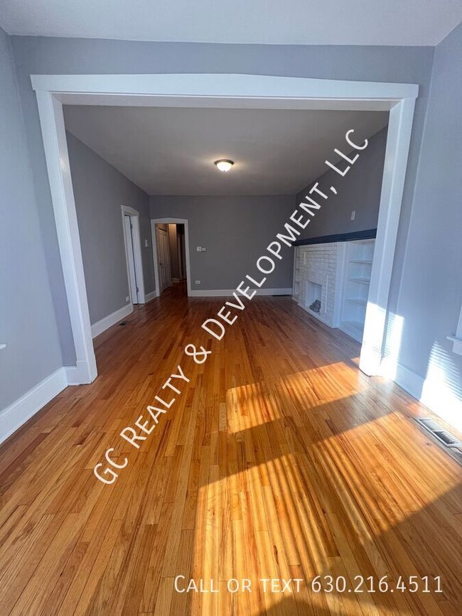 Building Photo - *** ALBANY PARK / 4 BEDROOM - 2 BATH / ONS...