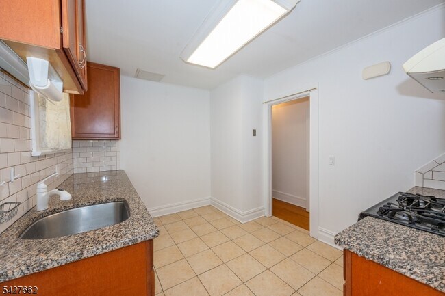 Building Photo - 200 Valley Rd