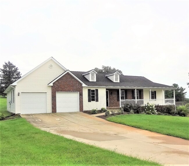 Primary Photo - Spacious Detached Home in Great Location a...