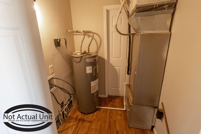 Building Photo - 700 W Cunningham Dr