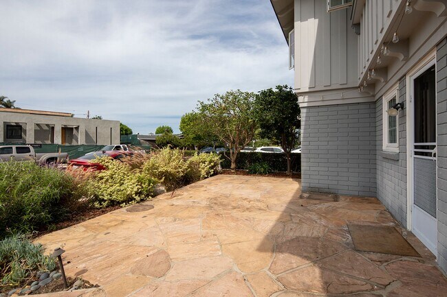 Building Photo - *OPEN HOUSE: 9/28 10-11AM* 2BD/1BA in La J...